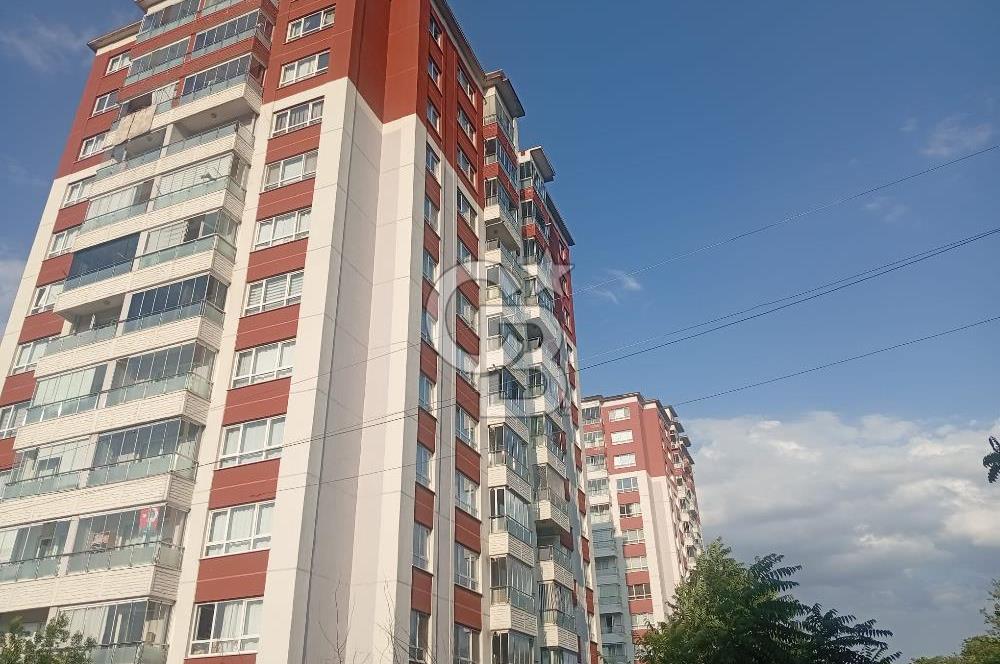 Gökçen Efe Sitesi'nde Metro Yanı Lüks Masrafsız 3+1 Daire
