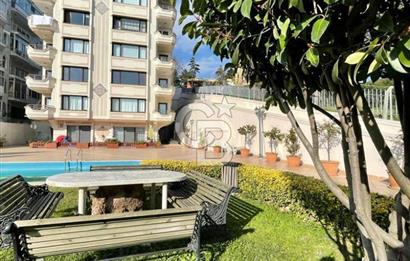 Avcılarda Deniz Manzaralı Havuzlu Geniş ve Ferah 4+1 Daire