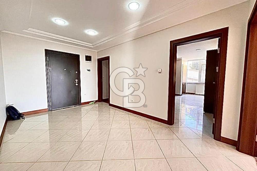 Avcılarda Deniz Manzaralı Havuzlu Geniş ve Ferah 4+1 Daire