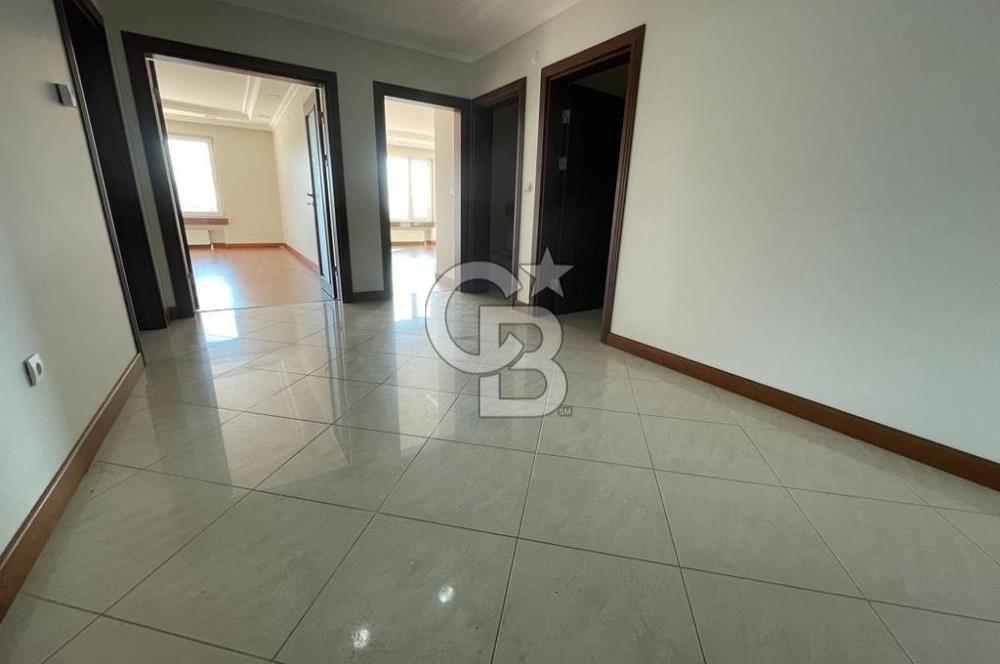 Avcılarda Deniz Manzaralı Havuzlu Geniş ve Ferah 4+1 Daire