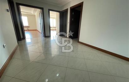 Avcılarda Deniz Manzaralı Havuzlu Geniş ve Ferah 4+1 Daire