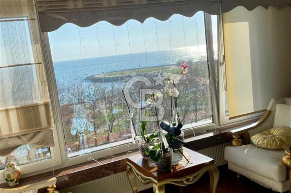 Avcılarda Deniz Manzaralı Havuzlu Geniş ve Ferah 4+1 Daire