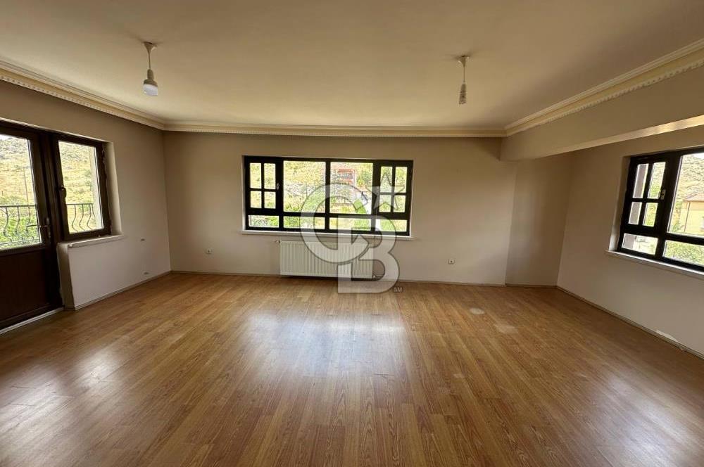 Alacaatlı Cad. 160 m², 3+1, Balkonlu, Kiralık 4.Kat (Ara Kat)
