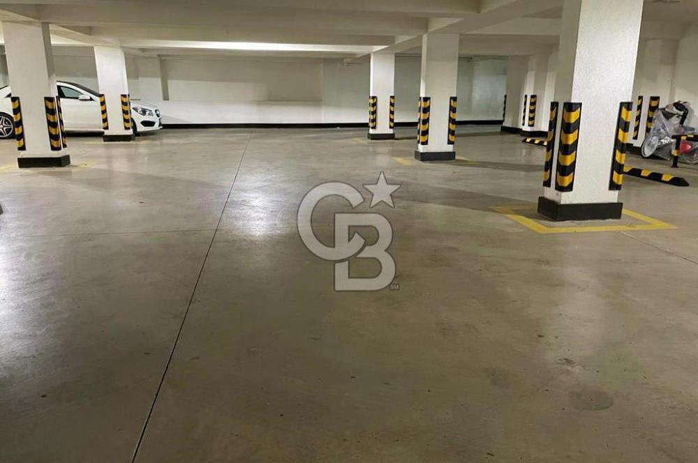 Avcılarda Deniz Manzaralı Havuzlu Geniş ve Ferah 4+1 Daire