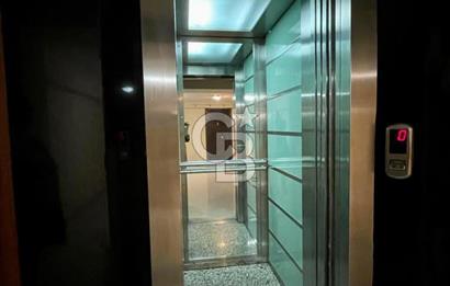 Avcılarda Deniz Manzaralı Havuzlu Geniş ve Ferah 4+1 Daire