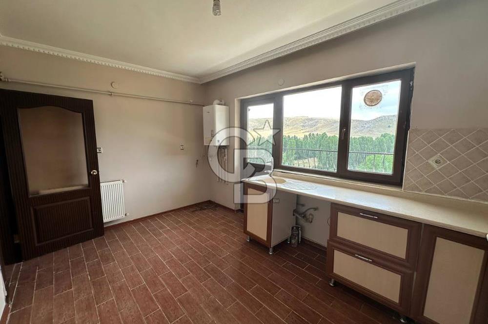 Alacaatlı Cad. 160 m², 3+1, Balkonlu, Kiralık 4.Kat (Ara Kat)