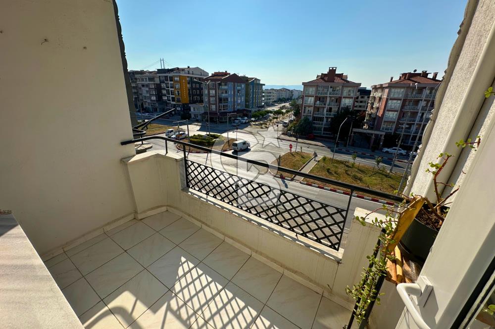 Çanakkale Lapseki Bizimkiler'de Cadde Cephe Geniş 3+1 Köşe Daire