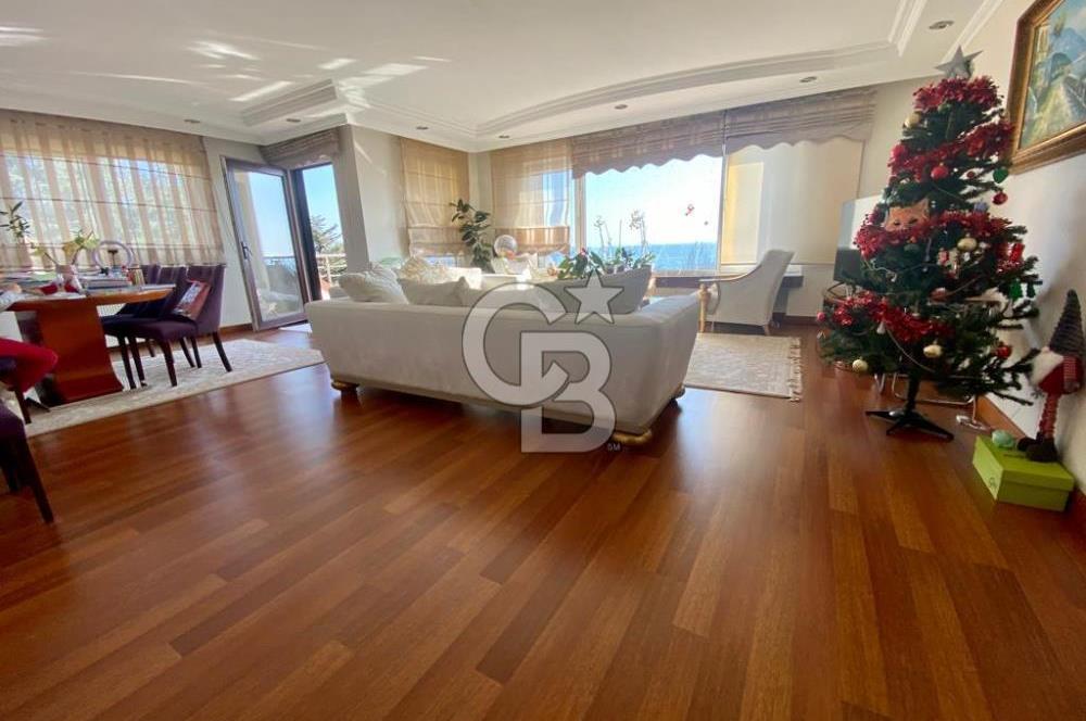 Avcılarda Deniz Manzaralı Havuzlu Geniş ve Ferah 4+1 Daire