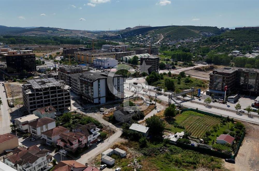 CB AKADEMİ KANDIRA YOLUNA CEPHE SATILIK REZİDANS ARSA HİSSESİ