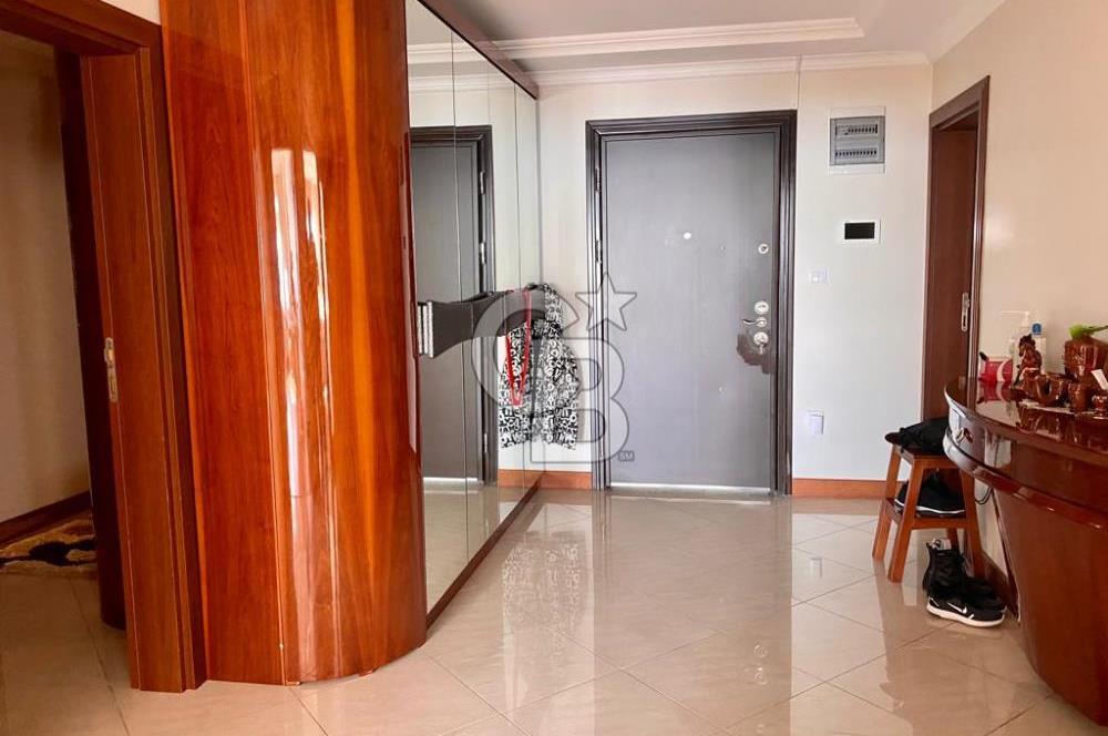 Avcılarda Deniz Manzaralı Havuzlu Geniş ve Ferah 4+1 Daire