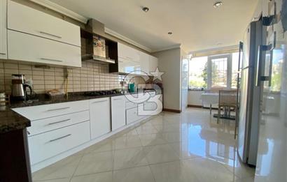 Avcılarda Deniz Manzaralı Havuzlu Geniş ve Ferah 4+1 Daire