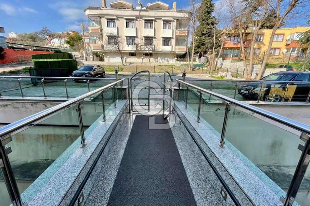 Avcılarda Deniz Manzaralı Havuzlu Geniş ve Ferah 4+1 Daire