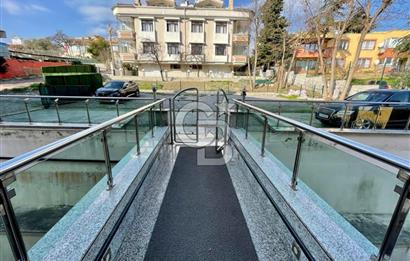 Avcılarda Deniz Manzaralı Havuzlu Geniş ve Ferah 4+1 Daire