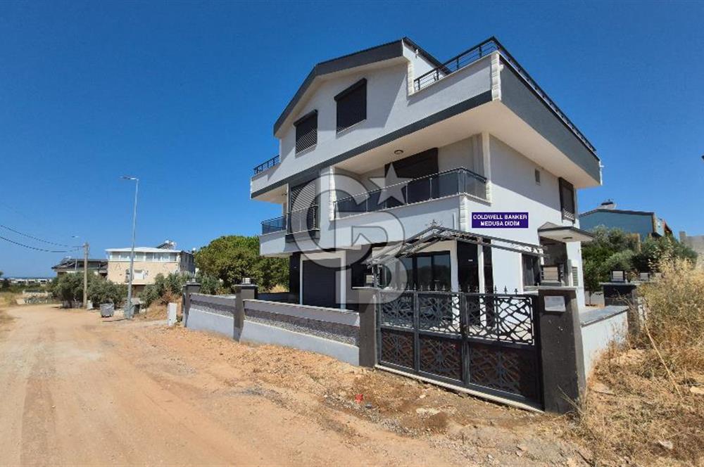 Özel Havuzlu otoparklı Sıfır Satılık 3+1 VİLLA