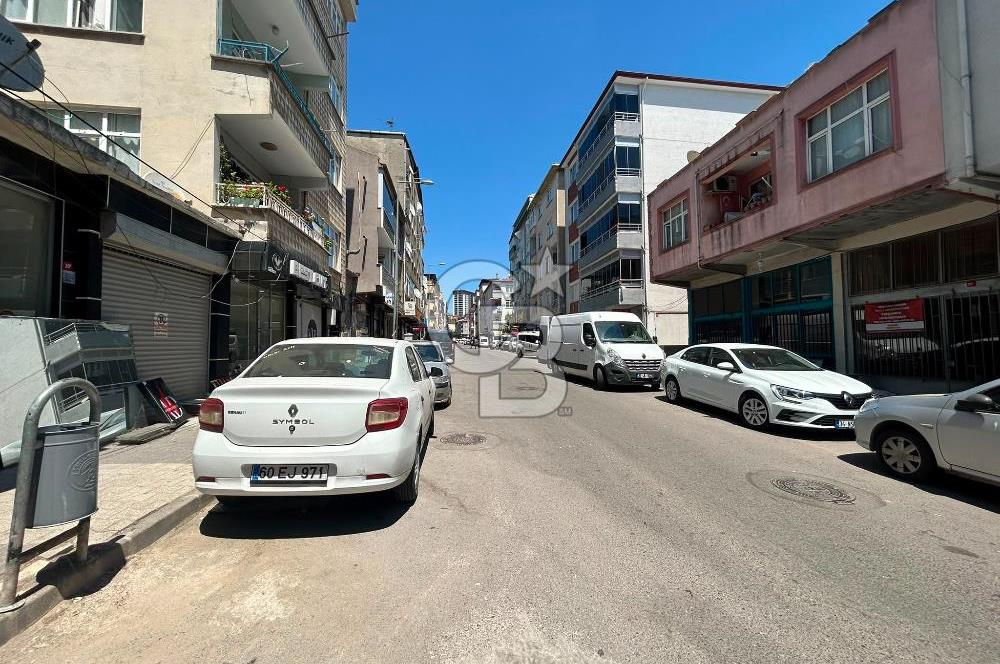 TUZLA AYDINTEPEDE İŞLEK CADDE ÜZERİNDE 90 m² NET KİRALIK DÜKKAN