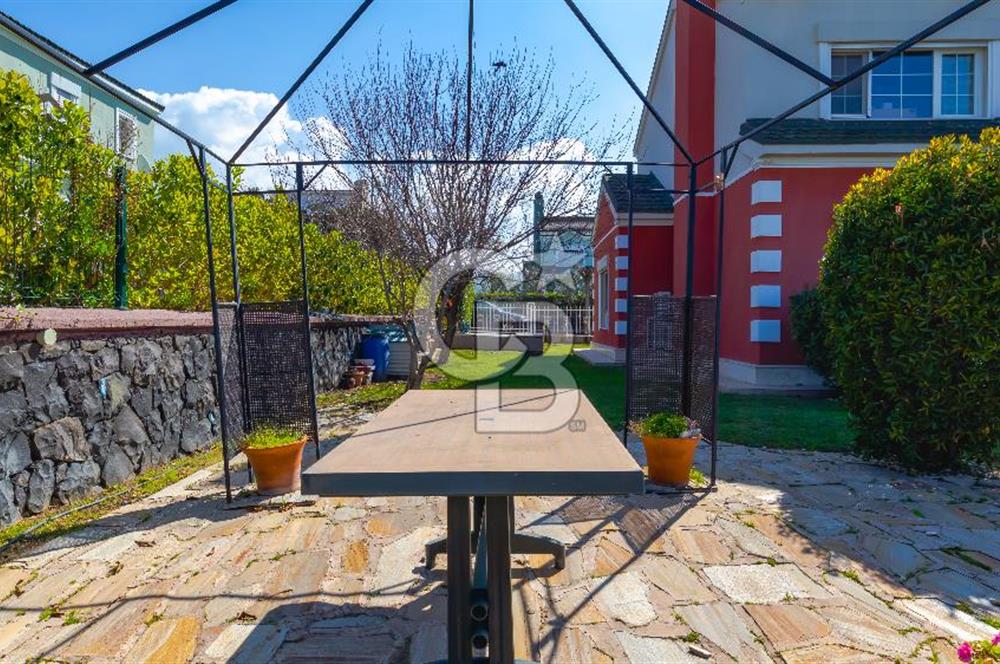 Yamaç Evler Sitesi’nde Satılık 4+1 Villa