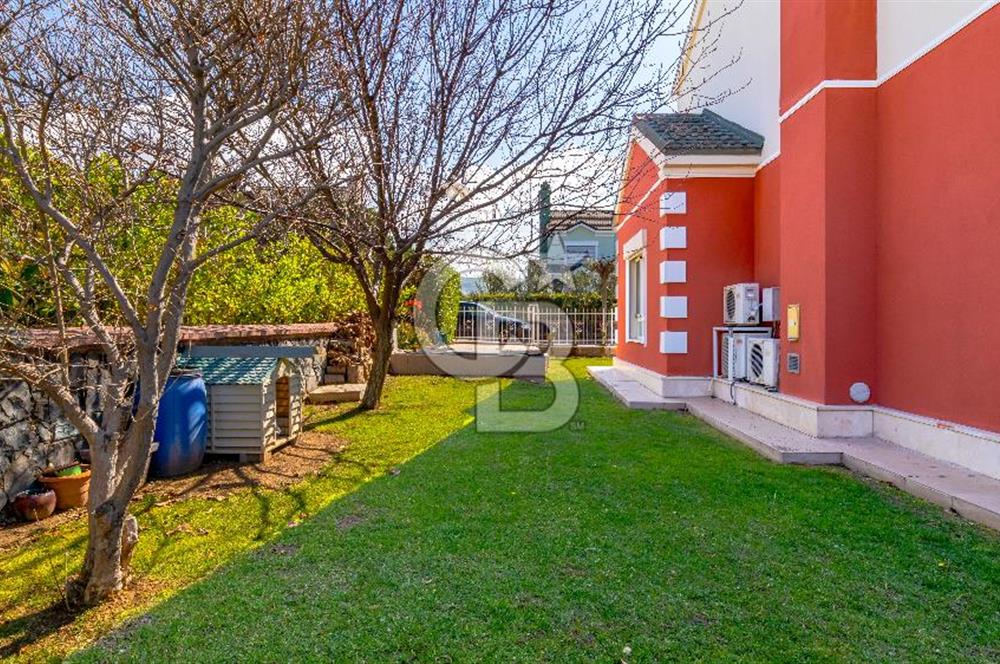 Yamaç Evler Sitesi’nde Satılık 4+1 Villa