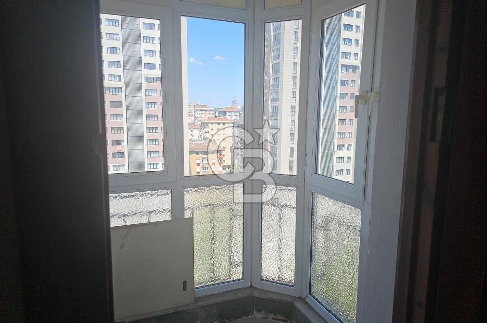 SATILIK KADIKÖY SAHRAYICEDİT'TE GENİŞ ARSALI, 3+1 DAİRE
