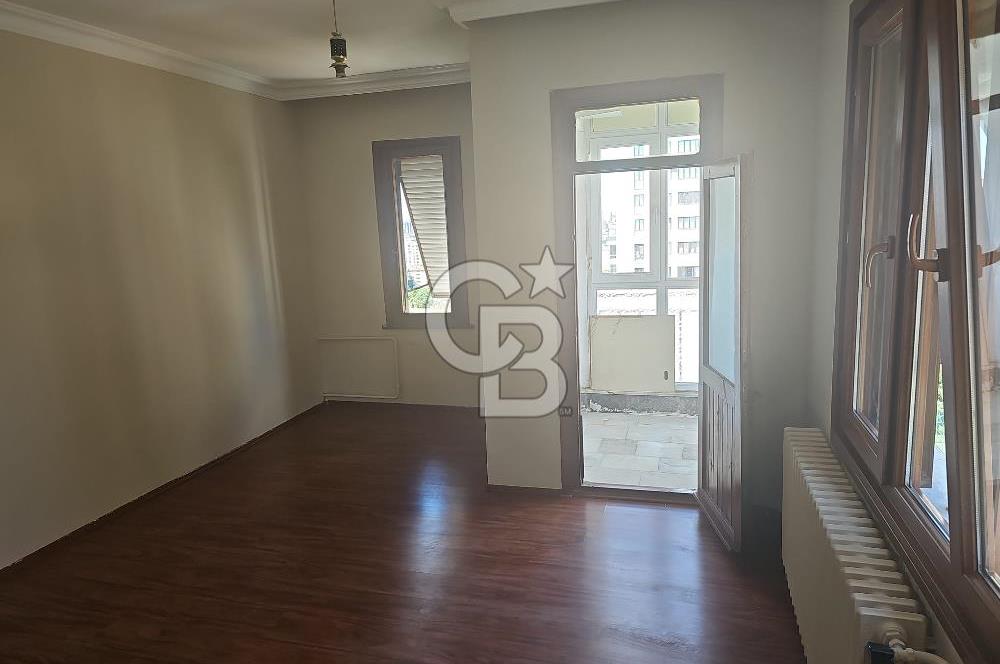 SATILIK KADIKÖY SAHRAYICEDİT'TE GENİŞ ARSALI, 3+1 DAİRE