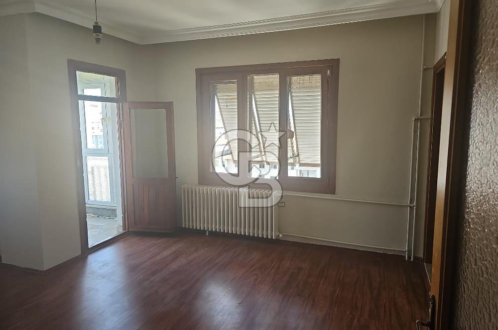 SATILIK KADIKÖY SAHRAYICEDİT'TE GENİŞ ARSALI, 3+1 DAİRE