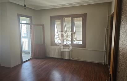 SATILIK KADIKÖY SAHRAYICEDİT'TE GENİŞ ARSALI, 3+1 DAİRE