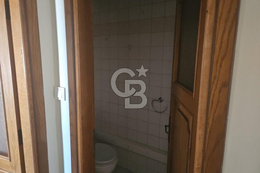 SATILIK KADIKÖY SAHRAYICEDİT'TE GENİŞ ARSALI, 3+1 DAİRE
