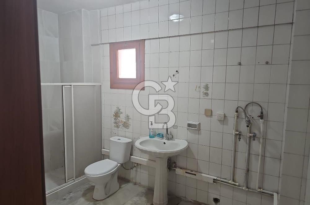 SATILIK KADIKÖY SAHRAYICEDİT'TE GENİŞ ARSALI, 3+1 DAİRE