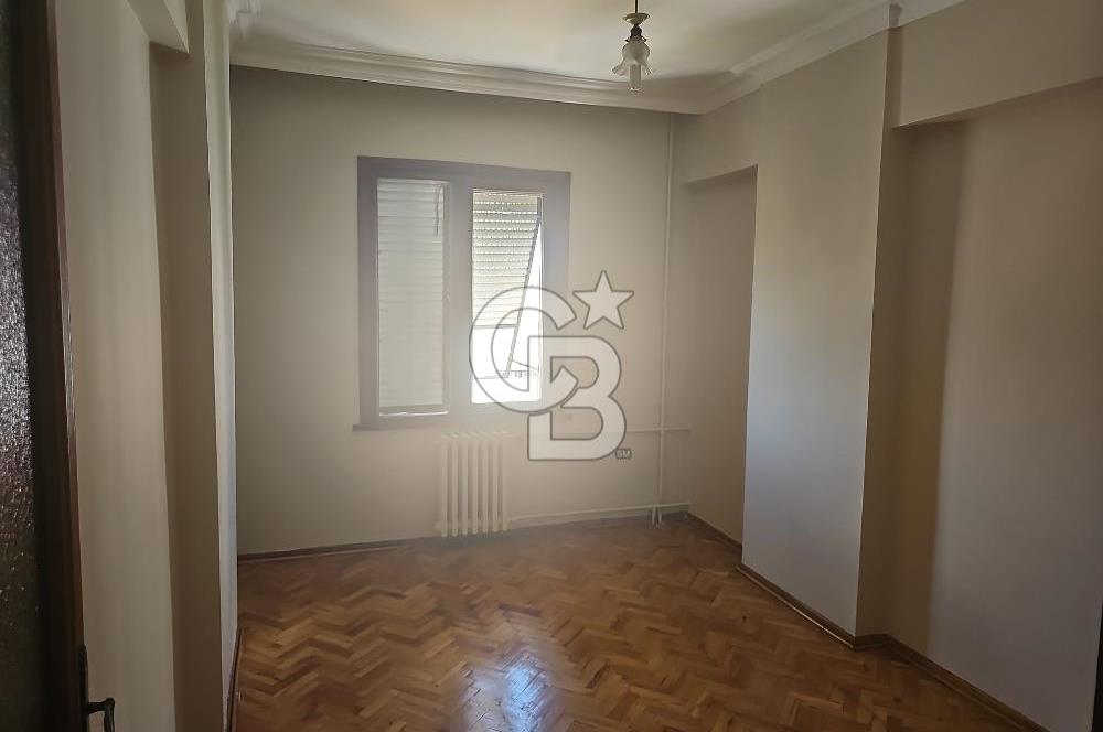 SATILIK KADIKÖY SAHRAYICEDİT'TE GENİŞ ARSALI, 3+1 DAİRE