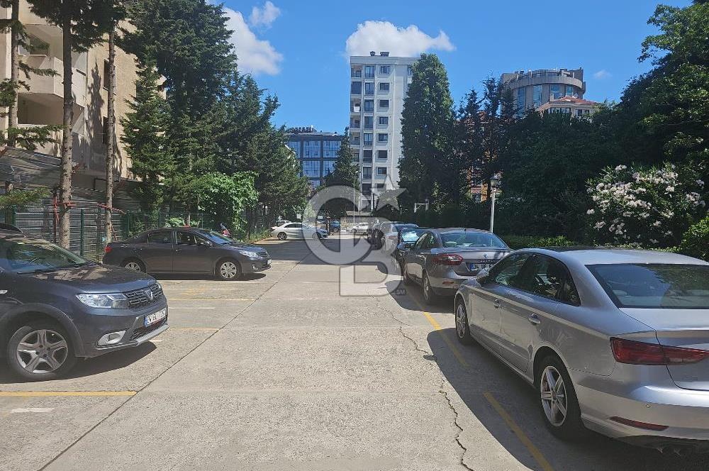 SATILIK KADIKÖY SAHRAYICEDİT'TE GENİŞ ARSALI, 3+1 DAİRE