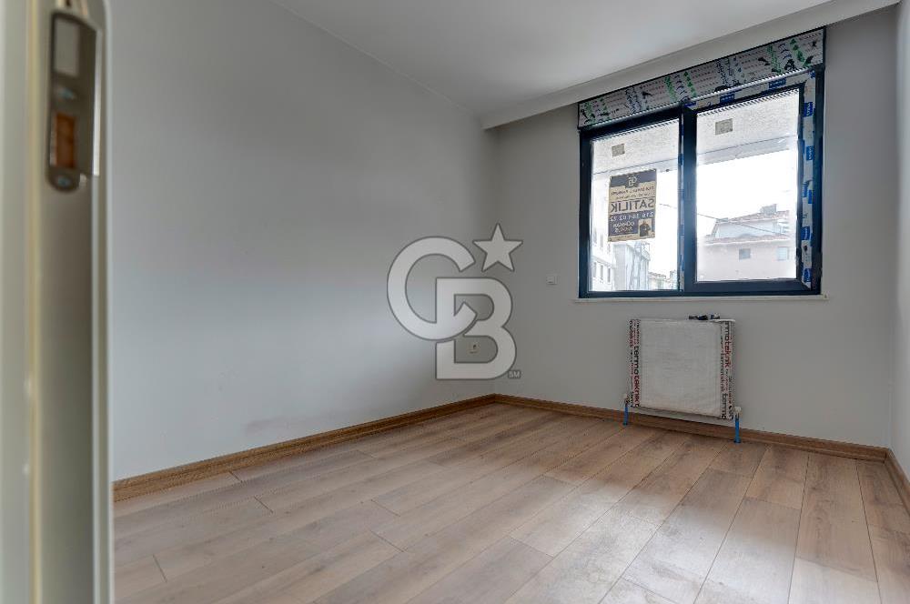Altıntepe Hüsniye Caddesinde 1. Katta Satılık 2+1 Daire!