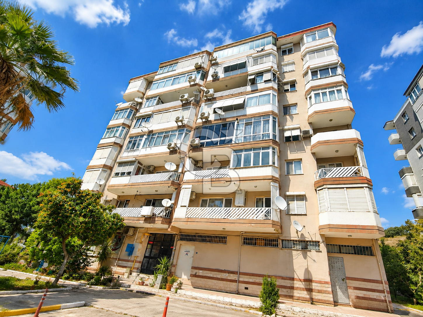 Bayraklı Osmangazi Özlem Sitesi 3+1 Üst Kat Tadilatlı 