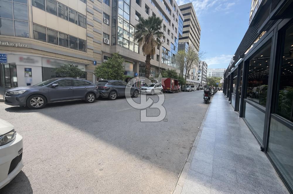 Konak İsmetkaptan'da Yusuf Dede İş Merkezi Altı Kiralık Dükkan 