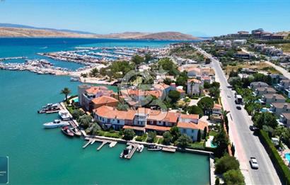 Çeşme Alaçatı Port Sancak Evleri Satılık 3.5+1 Villa