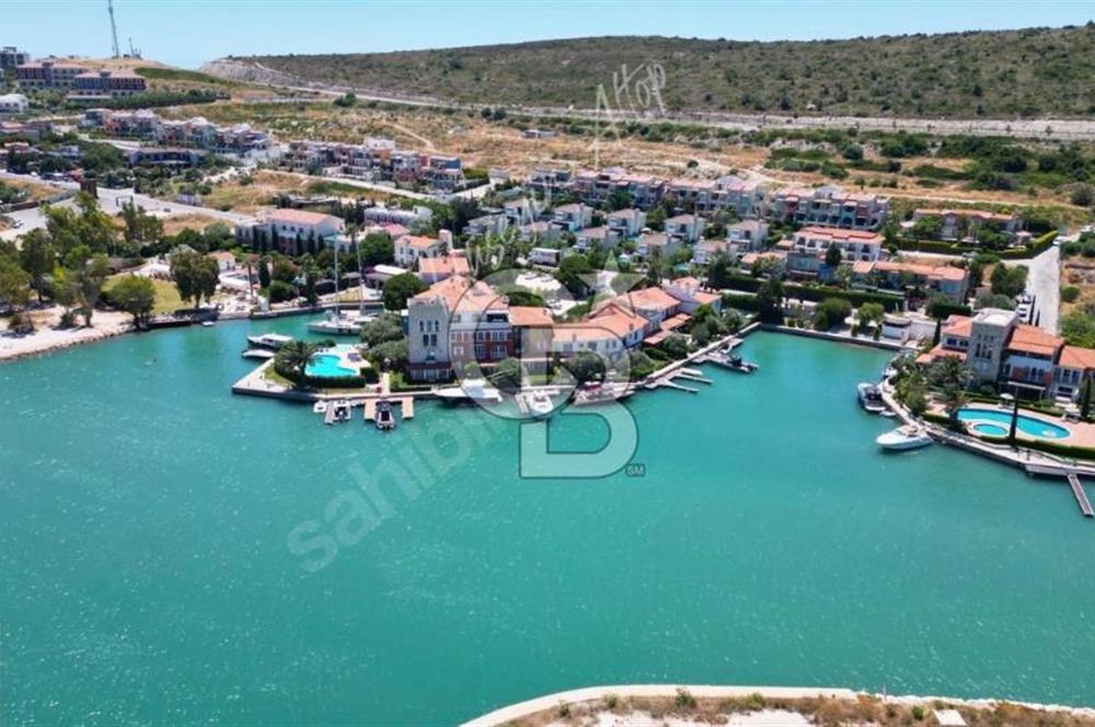 Çeşme Alaçatı Port Sancak Evleri Satılık 3.5+1 Villa