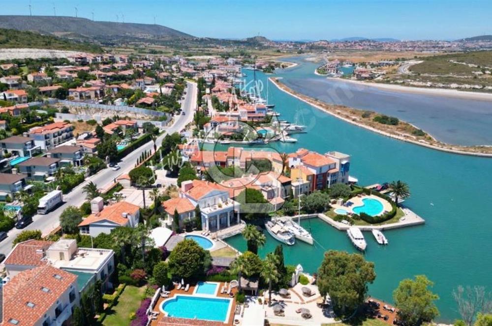 Çeşme Alaçatı Port Sancak Evleri Satılık 3.5+1 Villa