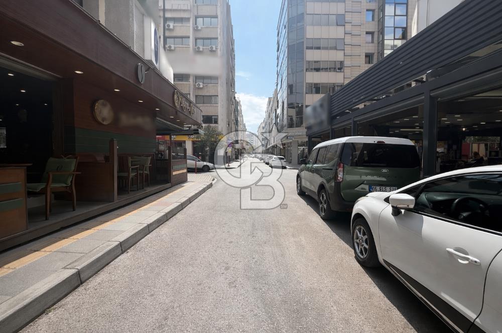 Konak İsmetkaptan'da Yusuf Dede İş Merkezi Altı Kiralık Dükkan 