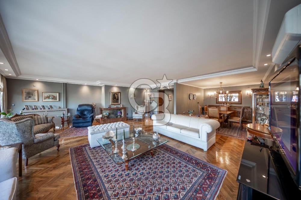 ARNAVUTKÖY SAHİLDE EN SEÇKİN APARTMANDA SATILIK YALI DAİRESİ