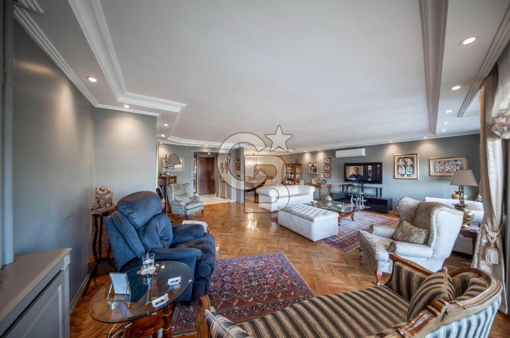 ARNAVUTKÖY SAHİLDE EN SEÇKİN APARTMANDA SATILIK YALI DAİRESİ
