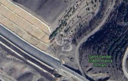 ELMADAĞ ÜÇEVLER MAH'DE YOLA YAKIN 546 m2 İMARLI MANZARALI ARSA