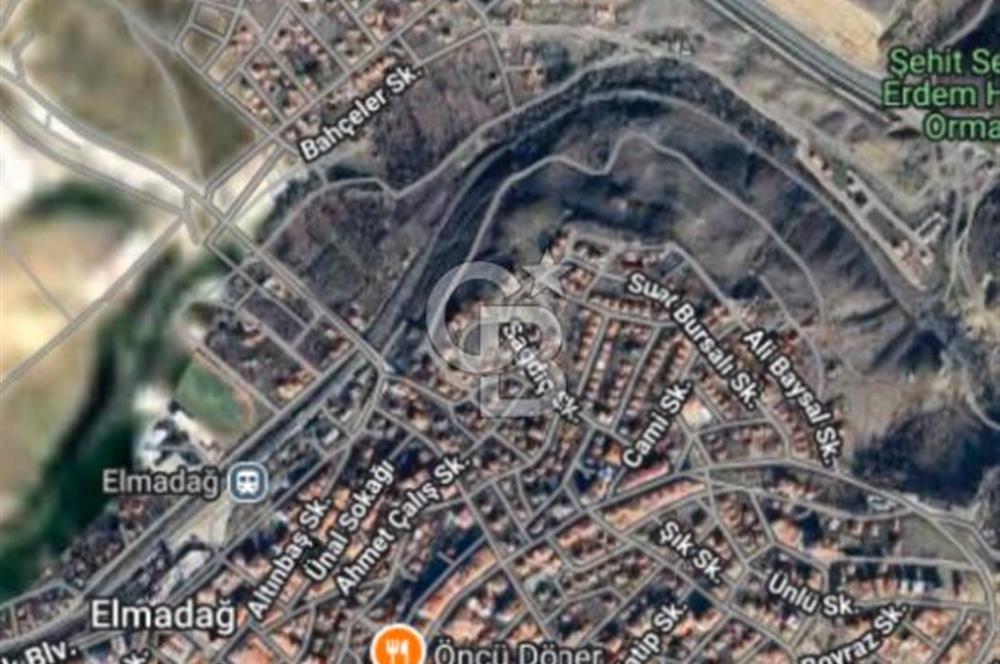 ELMADAĞ ÜÇEVLER MAH'DE YOLA YAKIN 488 m2 İMARLI MANZARALI ARSA
