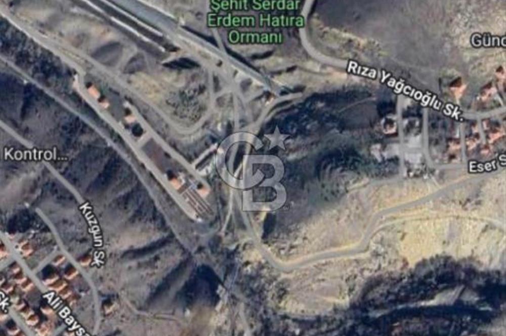 ELMADAĞ ÜÇEVLER MAH'DE YOLA YAKIN 491 m2 İMARLI MANZARALI ARSA