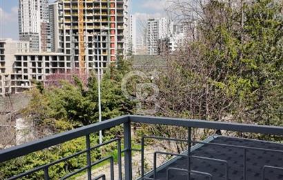 Acar Beytepe Sitesinde Bakımlı, 3 Katlı, Bahçeli 4+1 Villa