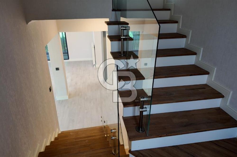 Acar Beytepe Sitesinde Bakımlı, 3 Katlı, Bahçeli 4+1 Villa