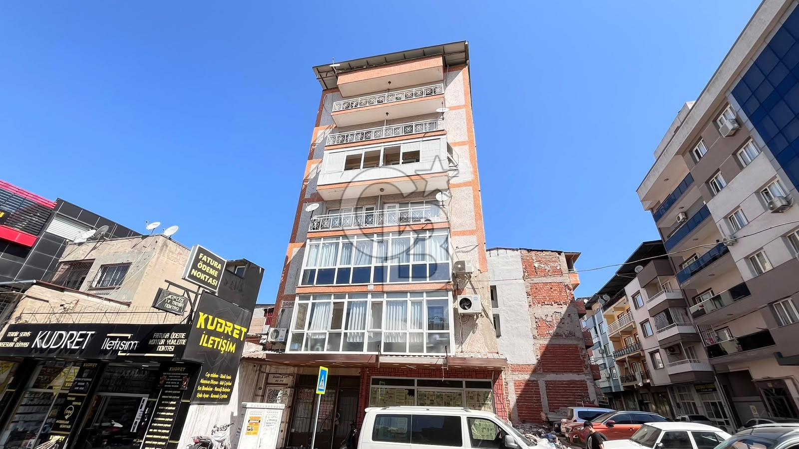 Karabağlar Bozyaka Cadde Üzerinde Satılık 3+1 geniş daire