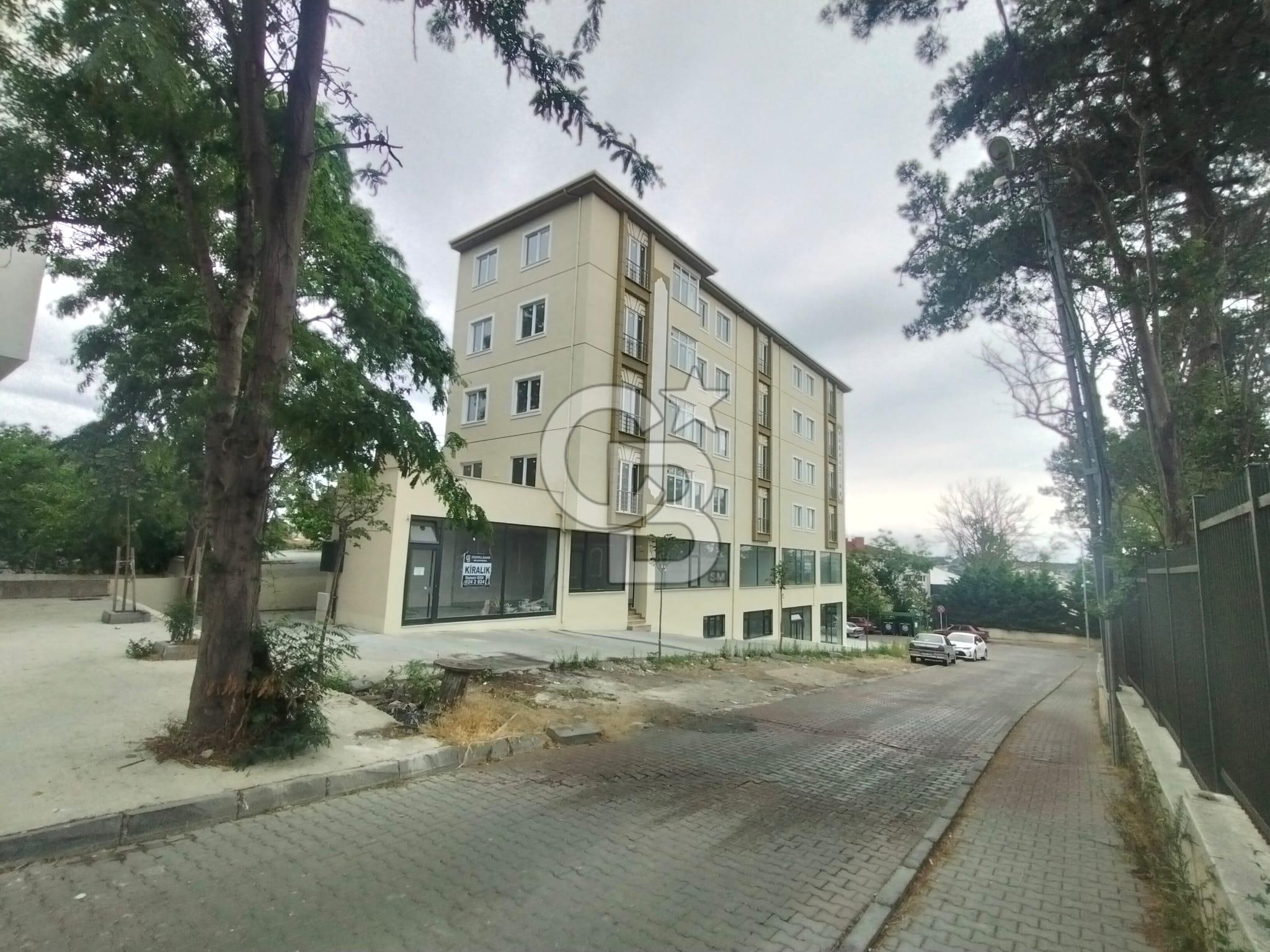 KİRALIK,HADIMKÖY MERKEZDE HASTANE KARŞISI 110 M² TİCARİ DÜKKAN