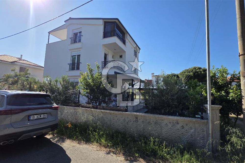 Ayvalık Altınova da Deniz Manzaralı Asansörlü 5+1 Satılık Villa 