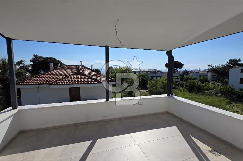 Ayvalık Altınova da Deniz Manzaralı Asansörlü 5+1 Satılık Villa 