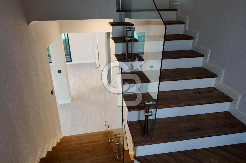 Acar Beytepe Sitesinde Bakımlı, 3 Katlı, Bahçeli 4+1 Villa