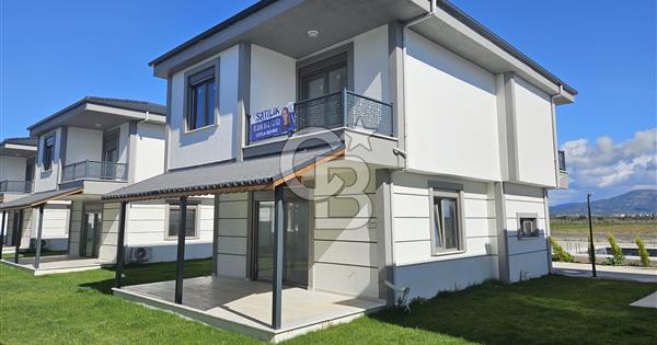 Altınova Havuzlu Site Satılık 3+1 Müstakil Villa - 358612