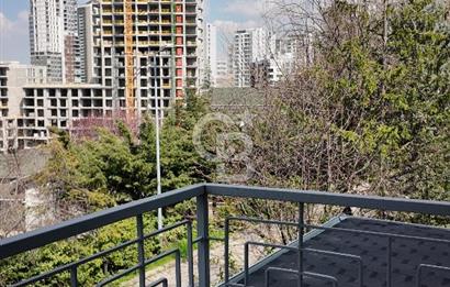 Acar Beytepe Sitesinde Bakımlı, 3 Katlı, Bahçeli 4+1 Villa